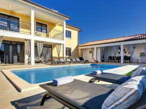 Holiday Home Villa Danica